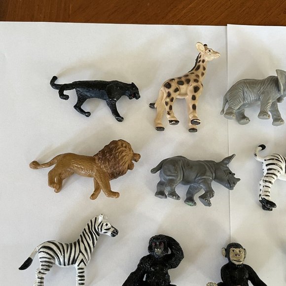 Safari Ltd Lot of 15 Wild Animals - Giraffe Zebra Hippo Chimp Ape Alligator - Picture 2 of 8